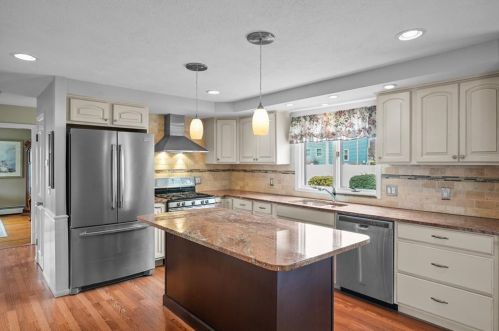 33 Sorrell Rd, Providence, RI 02904-3023