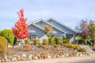 319 Franciscan Trl, Redding, CA 96003-8262