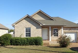 1325 Christine Dr, Lebanon, TN 37087-5697