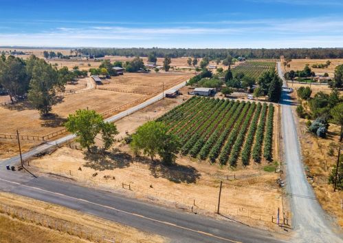 13510 Montfort Rd, Clay, CA 95638-9761
