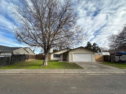 808 Crippen Ave, Modesto, CA 95351-2993