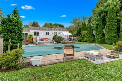 14 Lawrence Dr, Hackettstown NJ  07840-2510 exterior