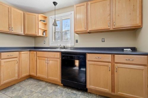 1415 Hazel St, Saint Paul, MN 55119-4218