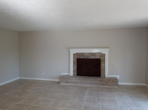 501 Holmes St, Morgans Point, TX 77571-5628