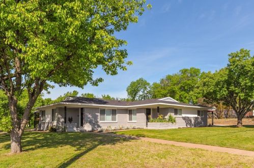 4400 Granbury Rd, Fort Worth TX  76109-5225 exterior