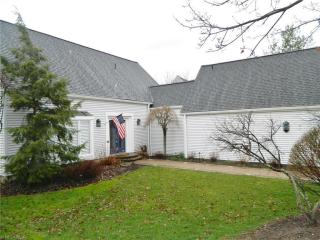 975 Meadowlark Cir, Aurora, OH 44202-7879