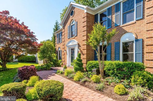 11615 Holly Briar Ln, Great Falls, VA 22066-1328