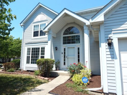 2051 Hollow Bend Ct, Naperville, IL 60565-6706
