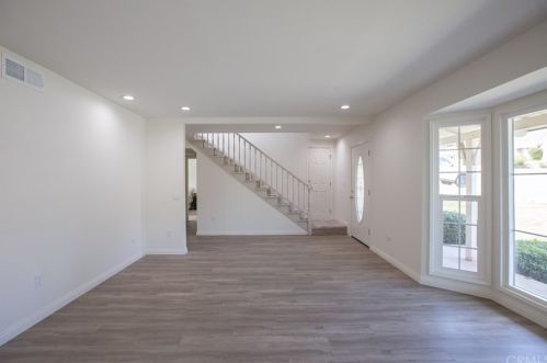 5560 Wentworth Dr, Riverside CA  92505-3156 exterior