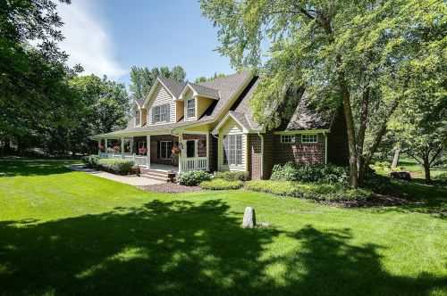 5 Hillcrest Dr, Saint Paul MN  55110-6101 exterior