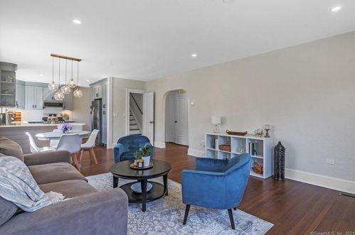 14 Elton Ct, Norwalk CT  06851-4830 exterior