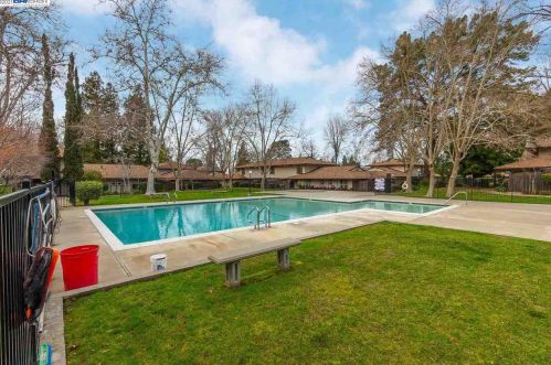 5490 Roundtree Dr, Concord CA  94521-3988 exterior