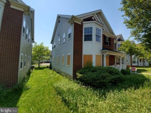 21 Dunham St, Trenton, NJ 08618-3638