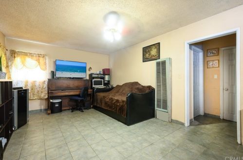 2060 131st St, Compton, CA 90222-2436