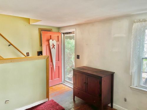 73 Haverford Rd, Warwick, RI 02886-1033