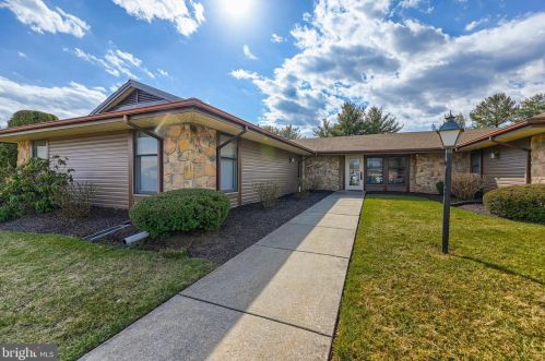 1886 Azalea Dr, York, PA 17408-1570