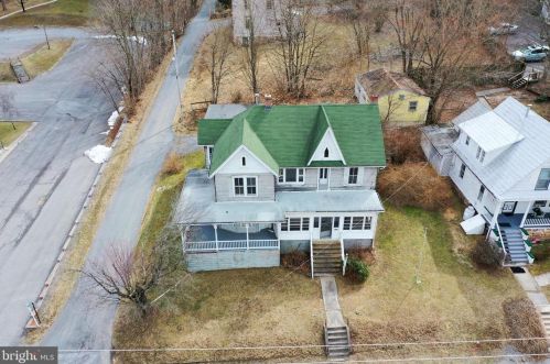 79 Green St, Berkeley Springs, WV 25411-1638