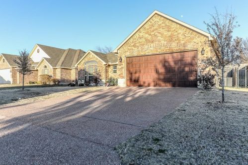 5253 Smokey Ridge Dr, Fort Worth, TX 76123-2896