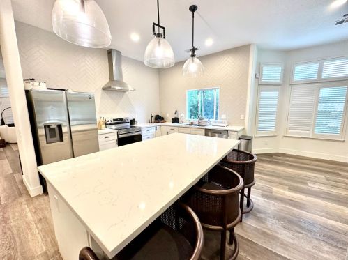 1883 Edgewood Dr, Turlock, CA 95382-9259