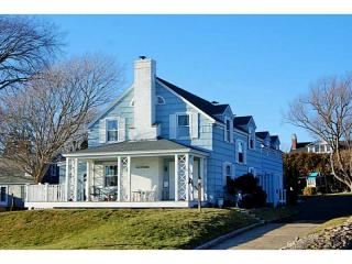 19 Knowles Ave, Westerly, RI 02891-5404