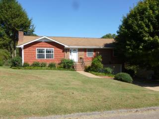 1511 Ridge Point Rd, Hixson, TN 37343-3485