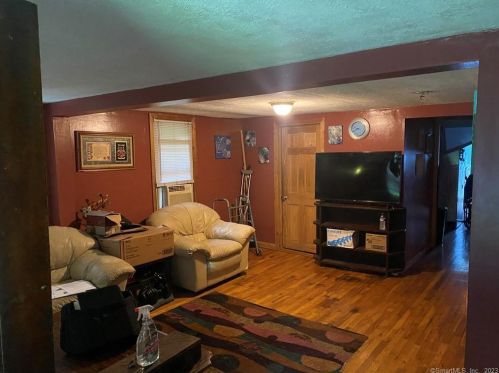 26 Fenn Rd, Waterbury, CT 06762-2515