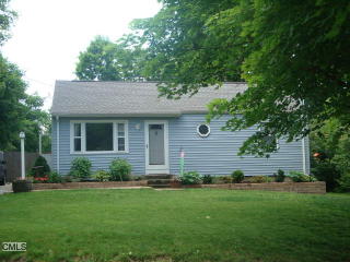 22 Sunset Dr, Huntington, CT 06484-4327