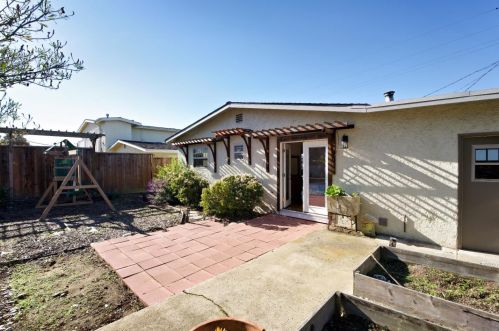 1466 Darwin St, Seaside CA  93955-5017 exterior