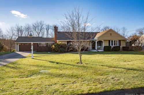 28 Oak Ridge Ln, Hartford, CT 06107-3505