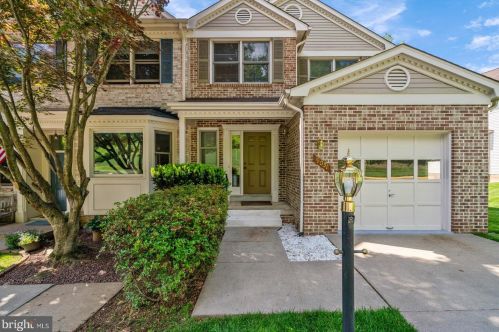 9051 Golden Sunset Ln, Springfield, VA 22153-2456