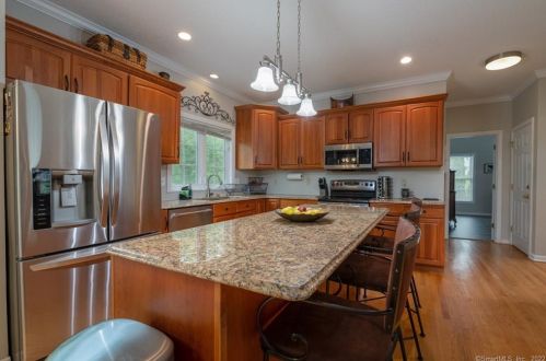 270 Budding Rdg, Southington CT  06489-4226 exterior