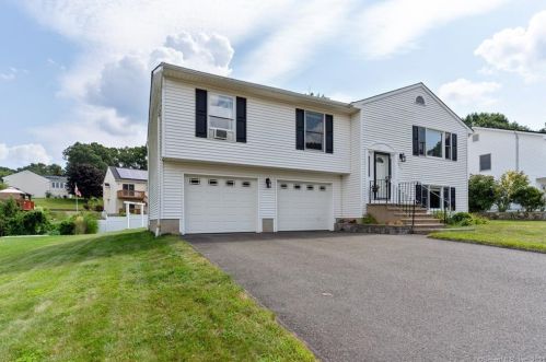377 Ardsley Rd, Waterbury, CT 06708-1882