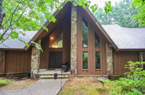 619 Mountain Rd, Holly Springs, GA 30188-2229