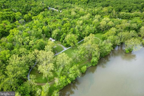 53 Bob White Dr, Harpers Ferry WV  25425-5810 exterior