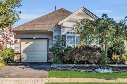 65 Halsted Dr, Lakehurst, NJ 08759-6149
