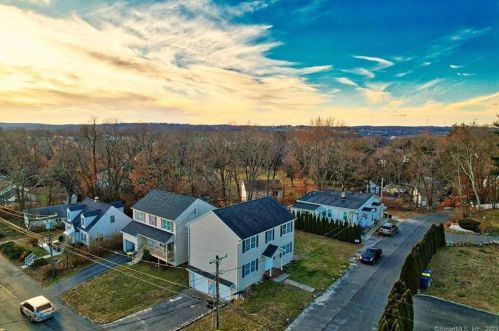 54 Barden St, Waterbury, CT 06706-2217