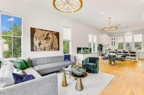 1159 Curve St, Austin TX  78702-1946 exterior