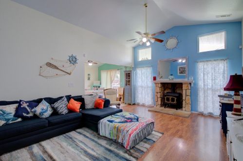 2520 Walnut Grove Way, Modesto, CA 95355-9588