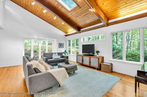 10 Lefferts Ct, Middletown NJ  07748-3031 exterior