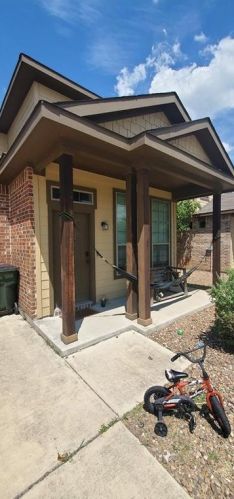 179 Creekside Villa Dr, Uhland TX  78640-6440 exterior