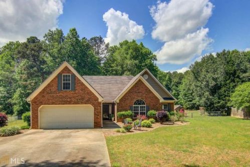 3447 Cedarwood Ct, Loganville, GA 30052-4040