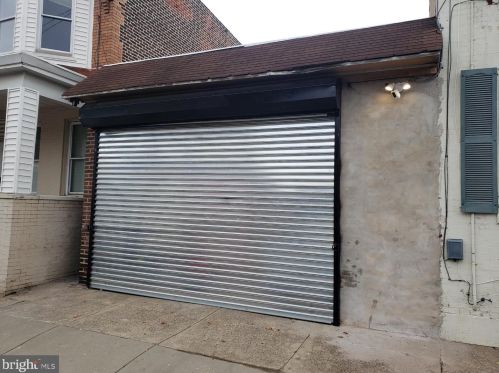 3329 Amber St, Philadelphia, PA 19134-3206