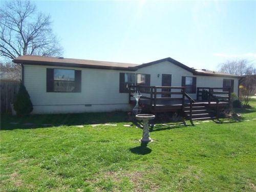 1006 12th Ave, Parkersburg, WV 26105-2122