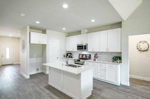 2817 Steepleridge Cir, Granbury TX  76048-6440 exterior