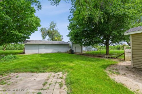 15354 Plank Rd, Sycamore IL  60178-8743 exterior