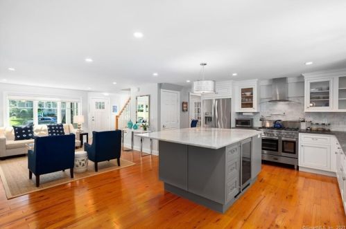 21 Ledge Rd, Norwalk, CT 06853-1037