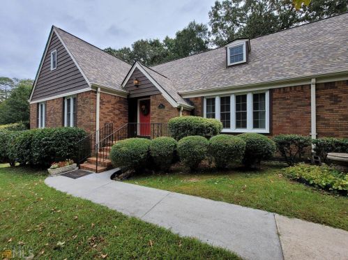 42 Oak Creek Cir, Toccoa, GA 30577-2494