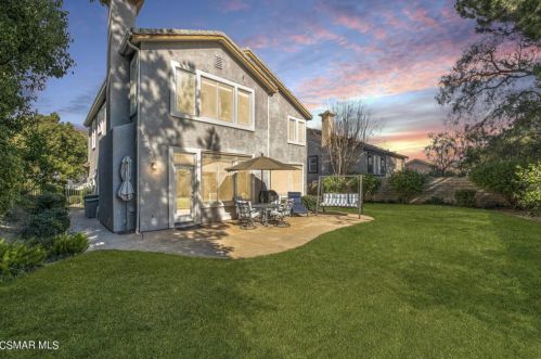 476 Woodland Rd, Simi Valley, CA 93065-8210