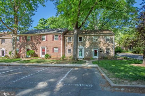402 Greenbrier Ct, Fredericksburg, VA 22401-5517