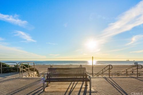 2000 Pacific Coast Hwy, Huntington Beach CA  92648-3947 exterior